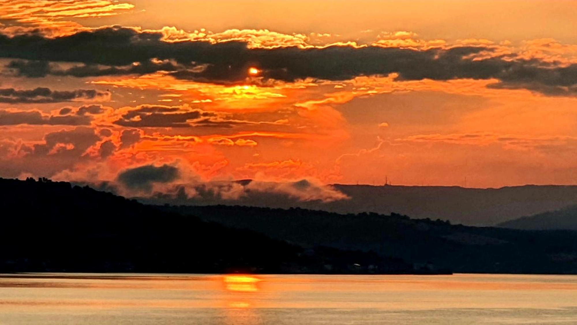 Pensiunea Rozelor Ieşelniţa Bagian luar foto